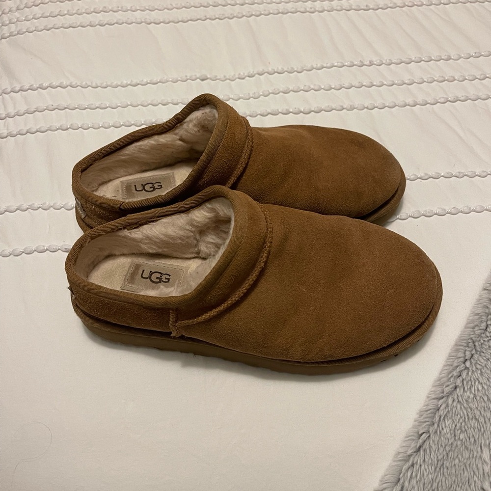Women’s Uggs mini